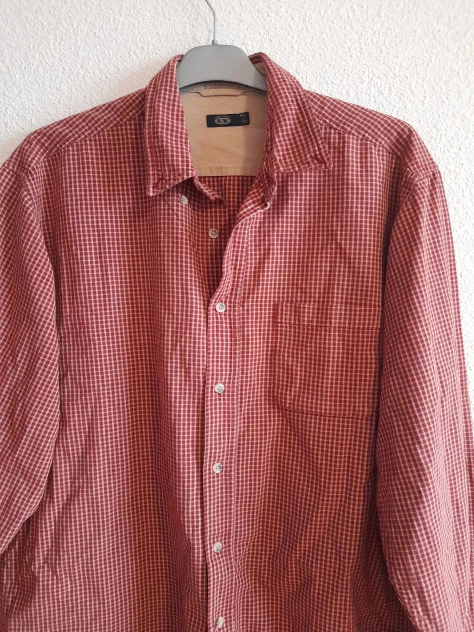 Chemise à carreaux et 